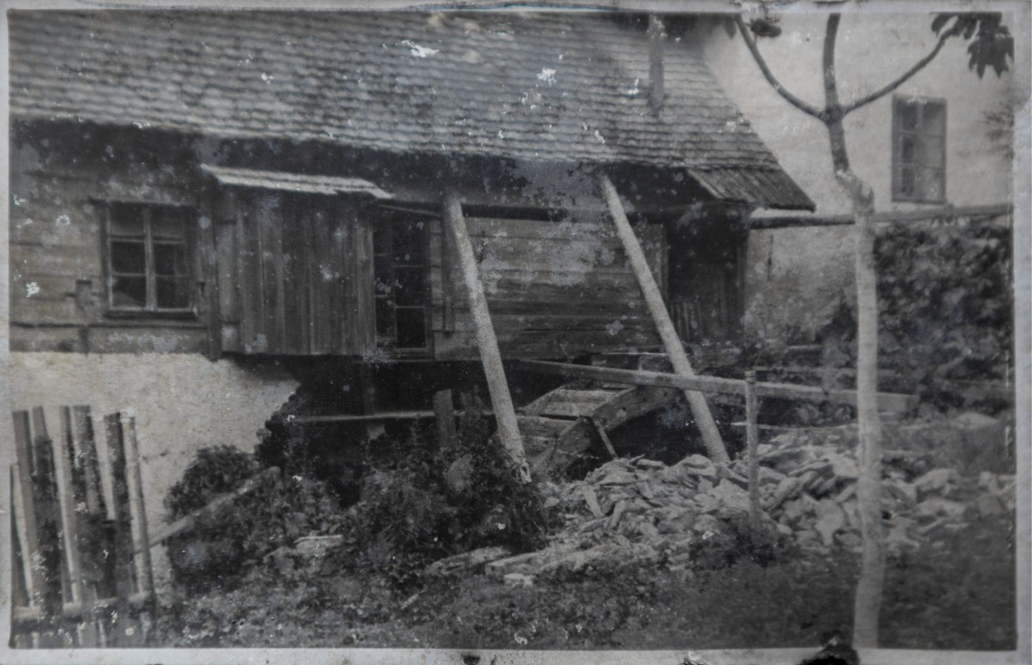 Historický pohled na starý mlýn ve Stradouni